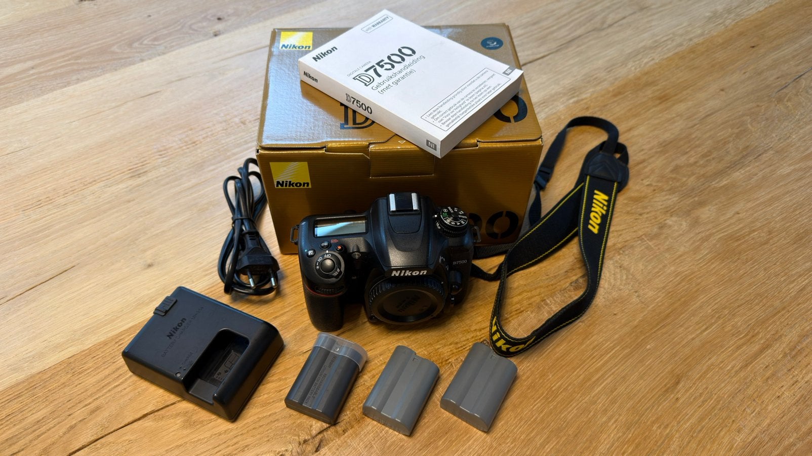 Nikon D7500 Body + Pantserglas & 3 Accu's, Audio, Tv en Foto, Fotocamera's Digitaal, Ophalen, Gebruikt, Spiegelreflex, 21 Megapixel