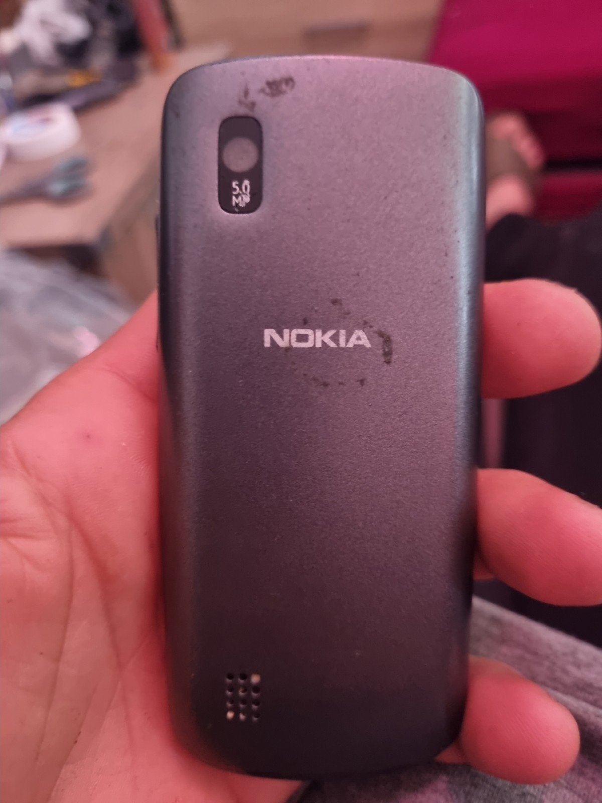 Oude Nokia met oplader - Klassiek model, Telecommunicatie, Mobiele telefoons | Nokia, Gebruikt, Zwart, Fysiek toetsenbord, Ophalen of Verzenden