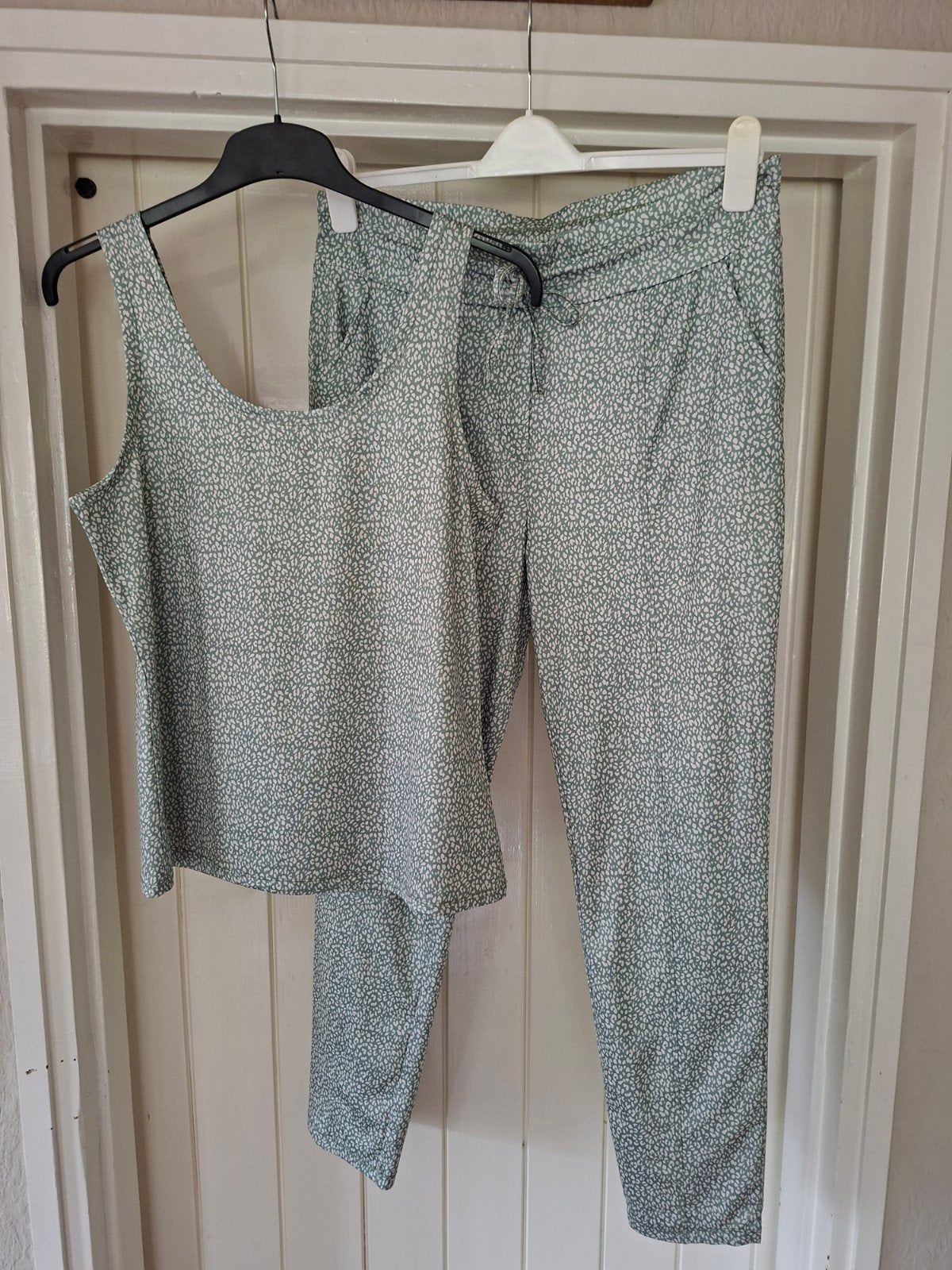 ES&SY Top en broek set in groen met print, Kleding | Dames, Maat 42/44 (L), Ophalen of Verzenden, Zo goed als nieuw, ES&SY