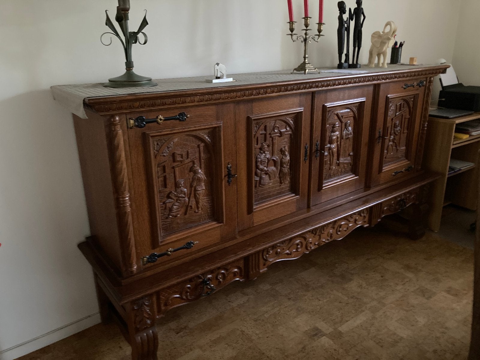 Dressoir Breughel stijl handbewerkte deurtjes, Ophalen