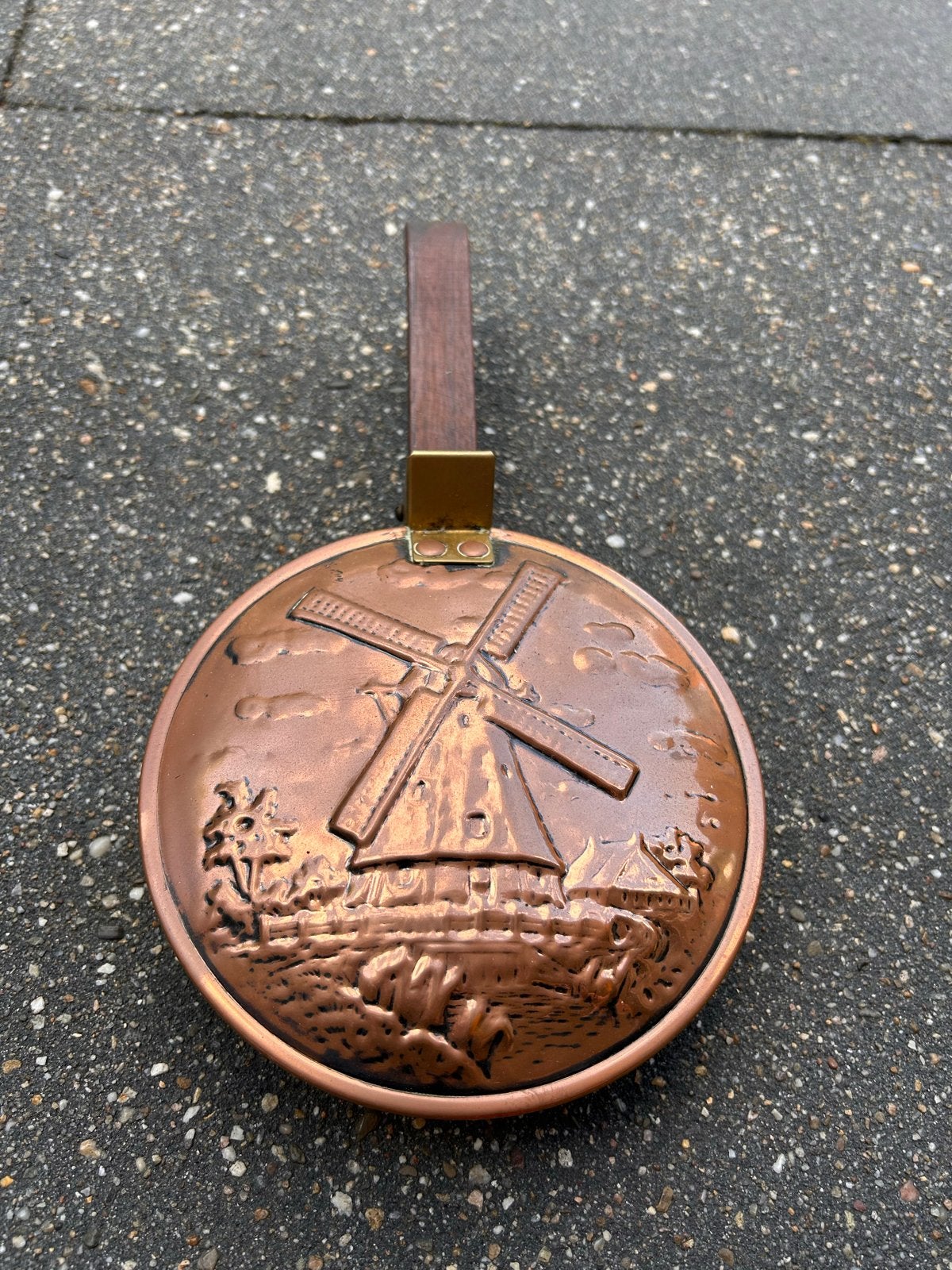 Koperen wanddecoratie pan met molen reliëf, Ophalen of Verzenden, Koper