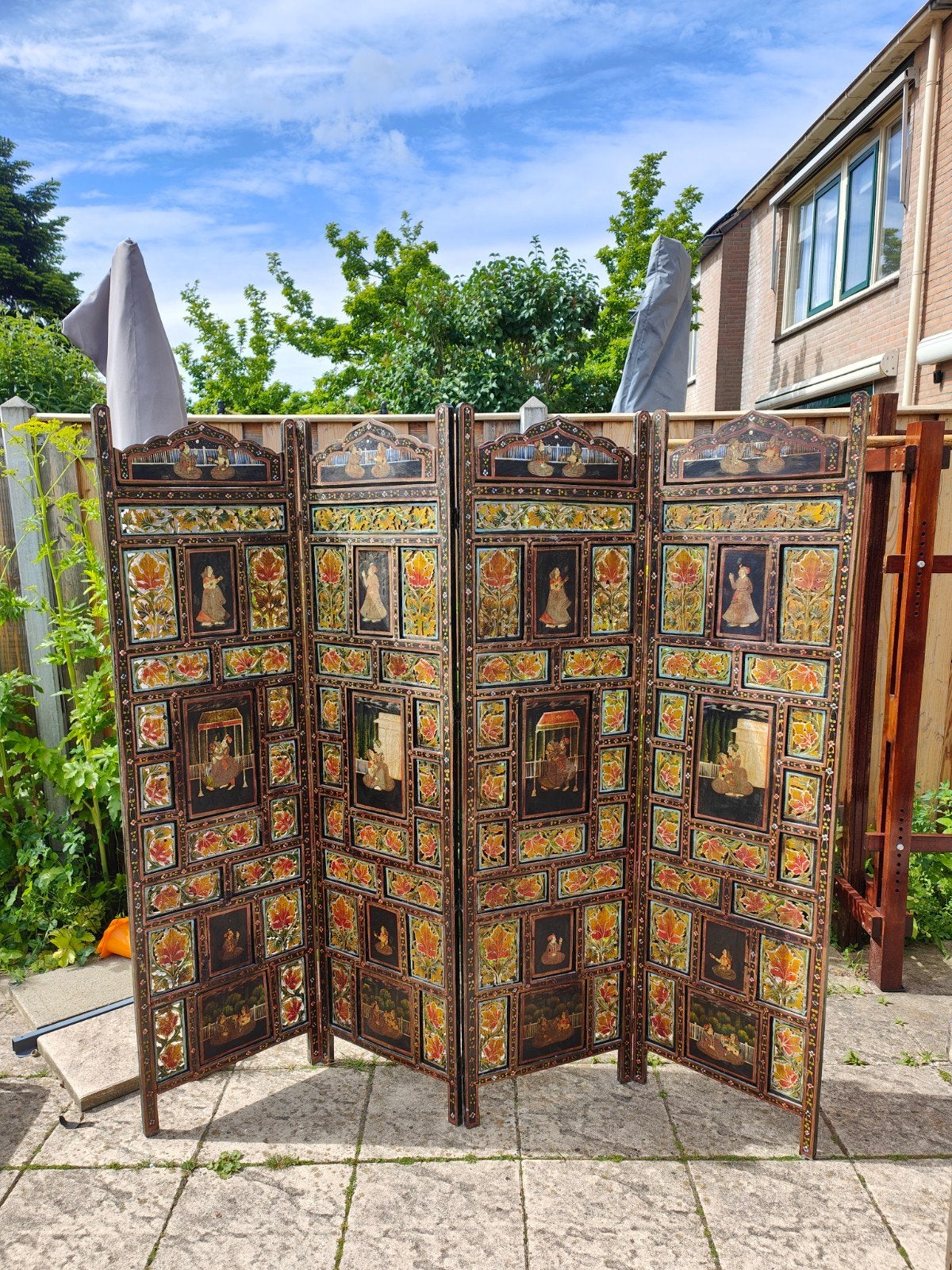Houten kamerscherm, Ophalen