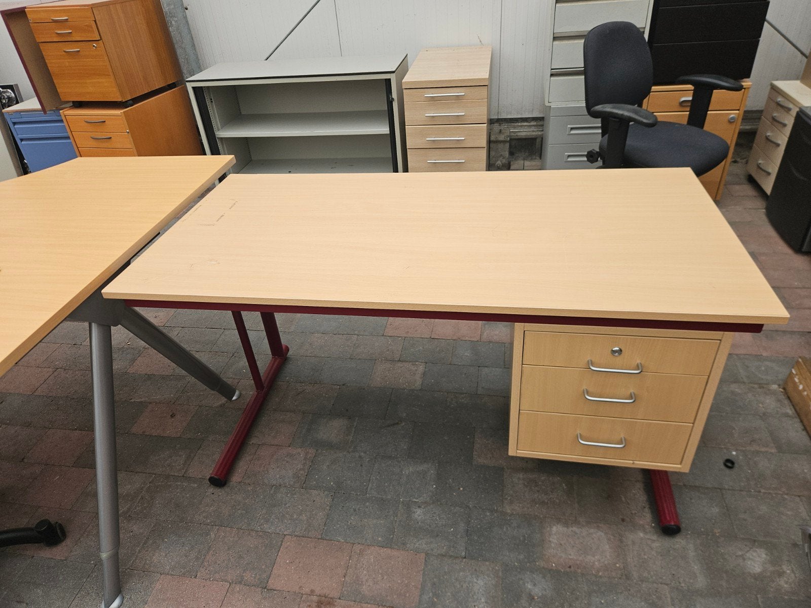 Bureau met ladeblok - Licht hout met rood onderstel, Ophalen, Gebruikt, Hout, Bruin