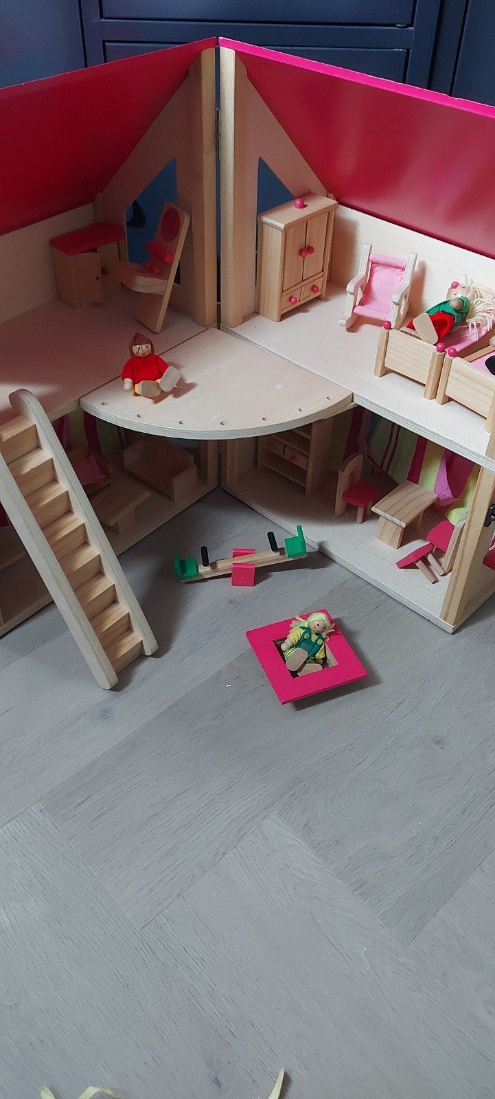 Houten poppenhuis - opknappertje voor de liefhebber, Kinderen en Baby's, Speelgoed | Poppenhuizen, Ophalen, Gebruikt, Poppenhuis