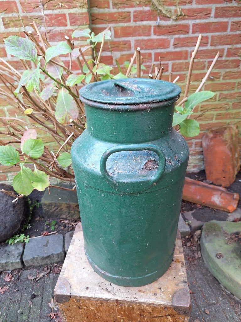 Antieke groene melkbus met originele deksel / carbid, Ophalen