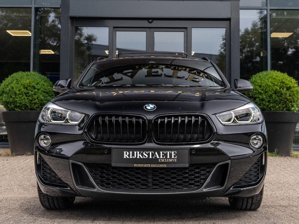 BMW X2 sDrive20i M-sport|PANO|LED|20''|STOELVERW.|CAMERA, Auto's, BMW, 1998 cc, 1435 kg, Automatische klimaatregeling, Zwart