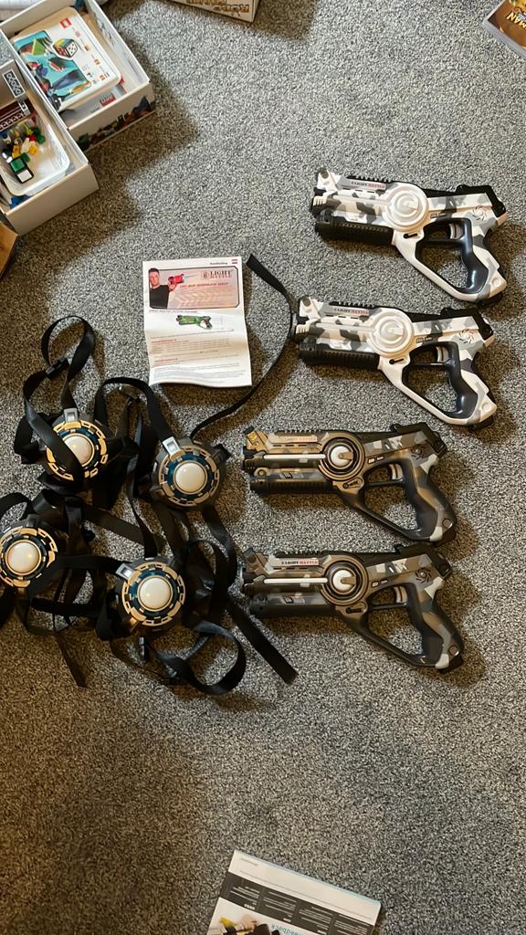 Lasergame set met 4 pistolen en 4 vesten, Ophalen of Verzenden, Zo goed als nieuw