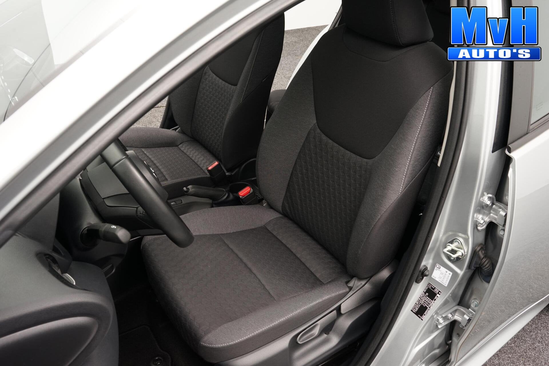 Toyota Yaris 1.5 VVT-i Active|CAMERA|ADAP.CRUISE|CARPLAY|NAP, Auto's, Voorwielaandrijving, Euro 6, Met garantie (alle), Bedrijf