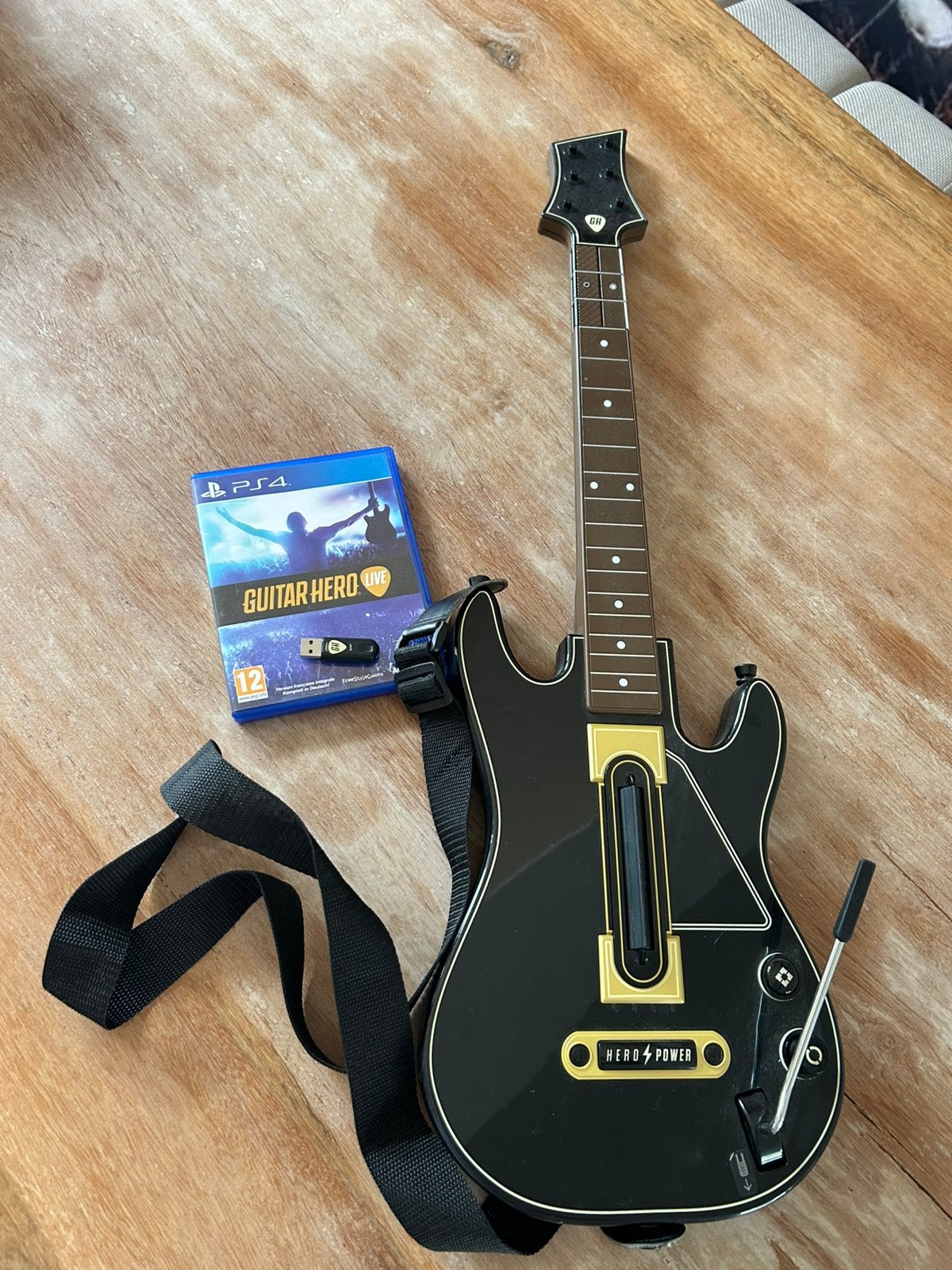 Guitar Hero Live PS4 met gitaar, Ophalen, Muziek, 1 speler, Zo goed als nieuw