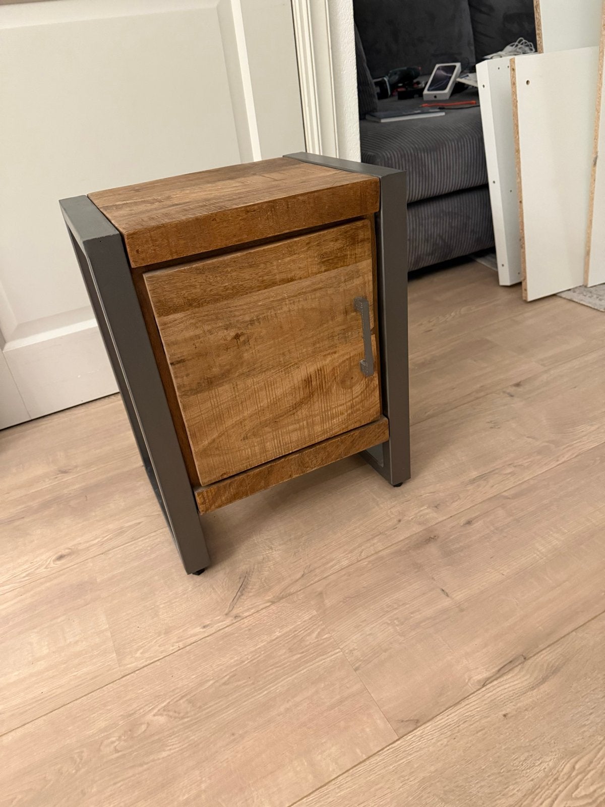 Industriële Nachtkastje/Bijzettafel Mangohout & Metaal, Ophalen, Minder dan 45 cm, 55 tot 70 cm, Zo goed als nieuw
