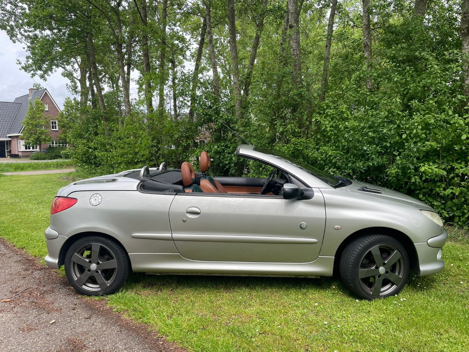 Peugeot 206 1.6 CABRIO, Voorwielaandrijving, 4 cilinders, Cabriolet, 4 stoelen