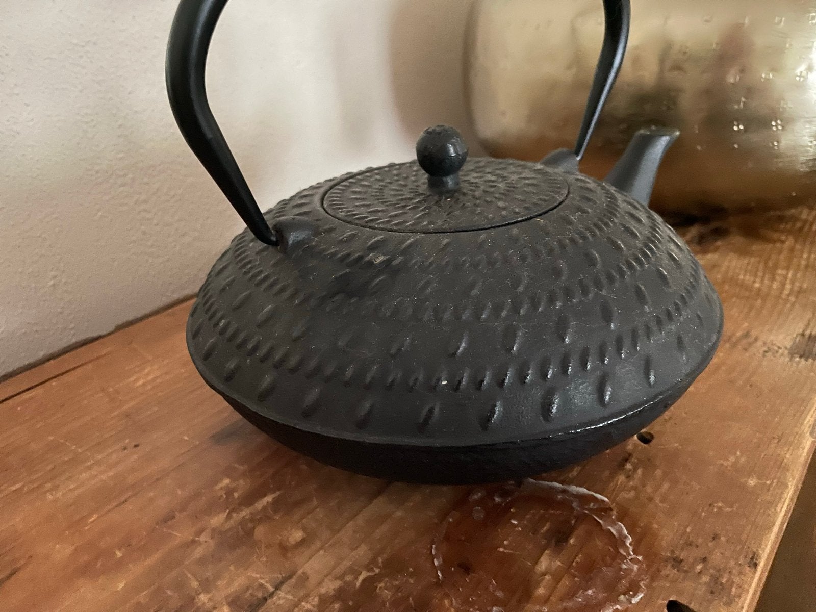 Zwarte gietijzeren theepot met filter, Theepot/fluitketel, Ophalen of Verzenden, Zo goed als nieuw, Zwart