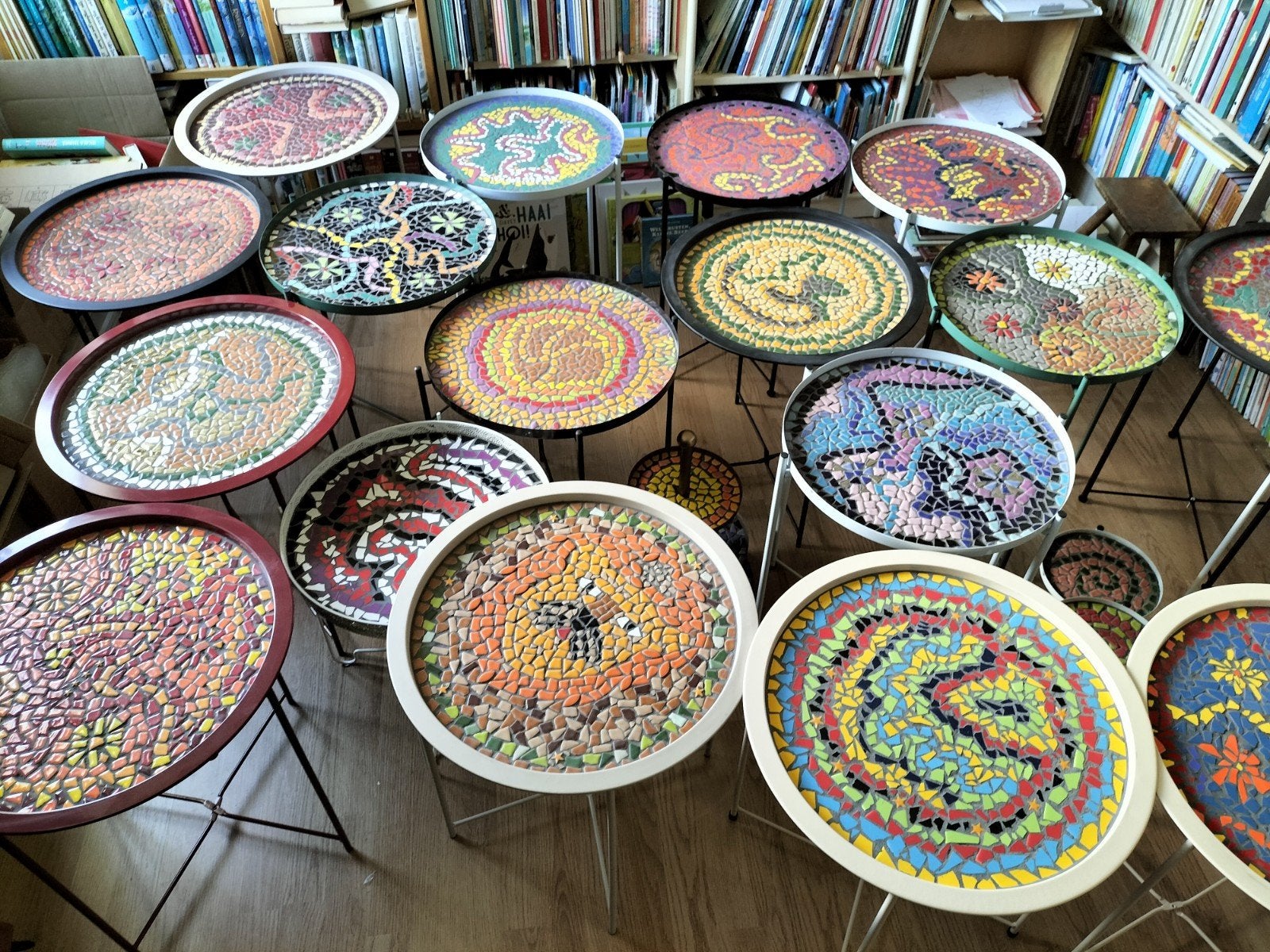 bijzettafeltjes met mozaïek, Huis en Inrichting, 45 tot 60 cm, Minder dan 55 cm, Metaal of Aluminium, Rond