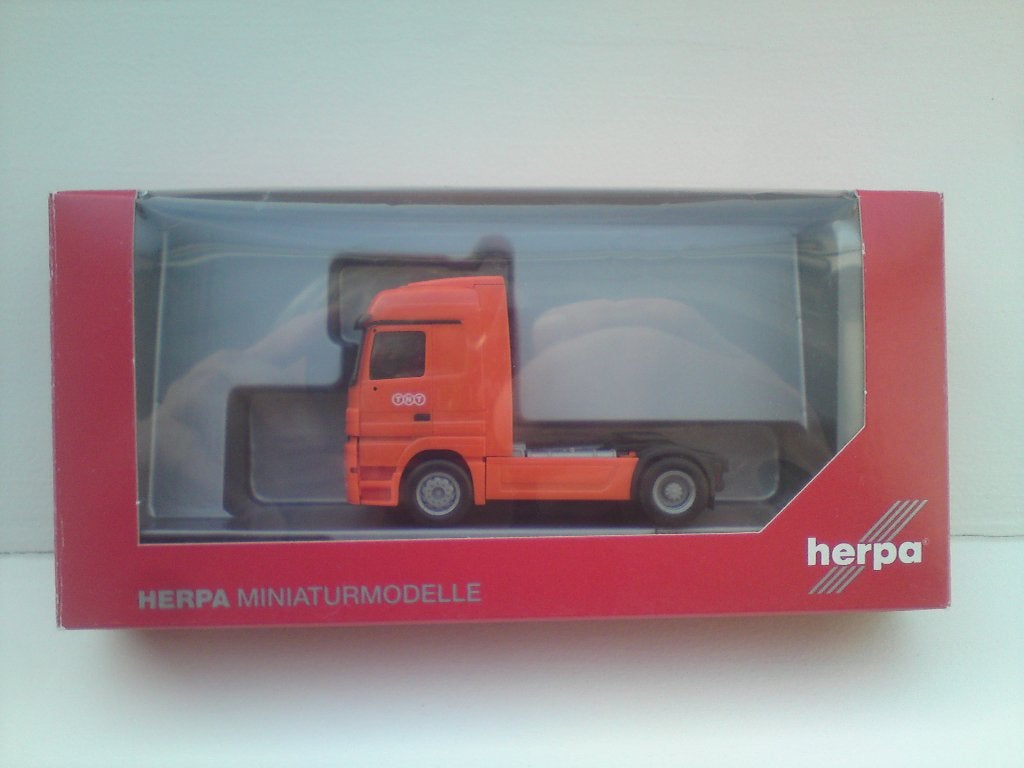 Herpa Mercedes Actros MP2 TNT losse trekker. Nieuw, Ophalen of Verzenden, Nieuw, Bus of Vrachtwagen, Herpa