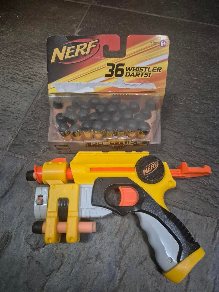 Nerf gun met in totaal 32 pijltjes, Ophalen of Verzenden, Zo goed als nieuw