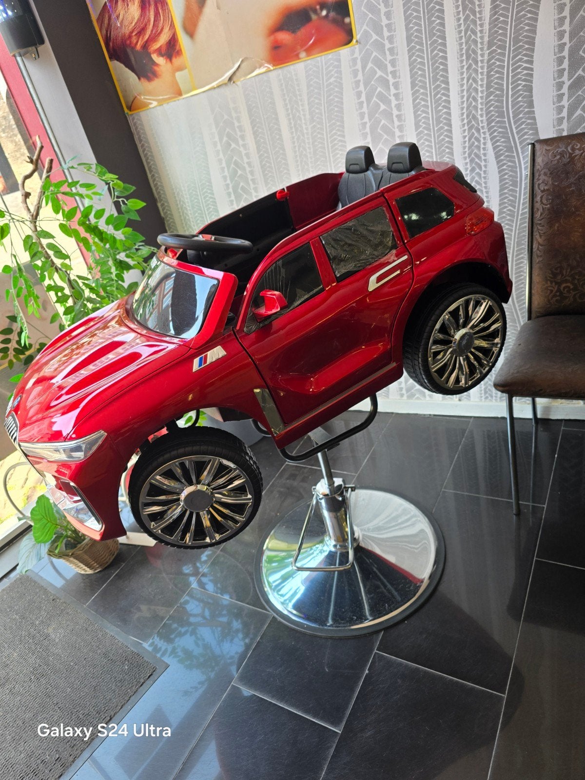 Rode BMW kinderauto kappersstoel, Ophalen, Zo goed als nieuw, Overige typen
