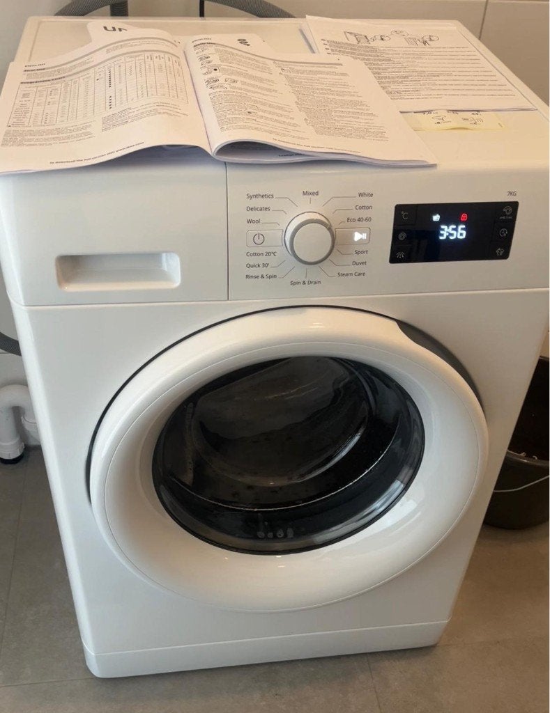 Washing Machine used a total of 12 to 15 times in 6 months, Witgoed en Apparatuur, Ophalen of Verzenden, Zo goed als nieuw, Voorlader