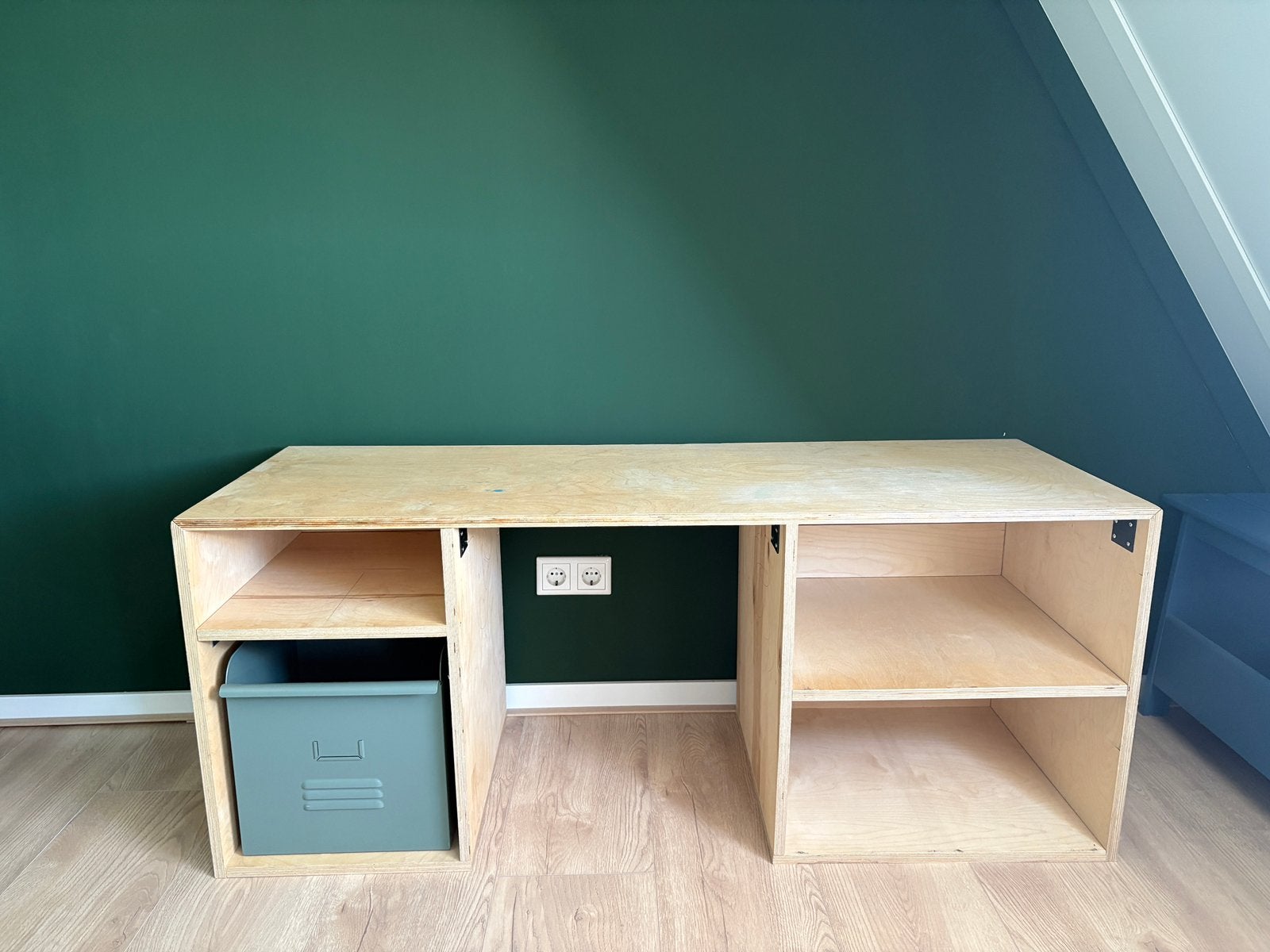 Kinder bureau, Ophalen, Gebruikt