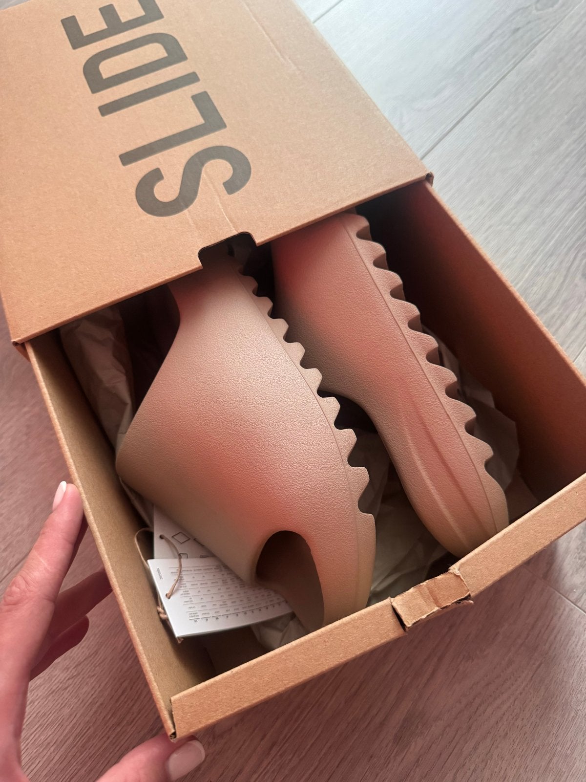 Adidas Yeezy Slide Pure - Maat 40.5, Ophalen of Verzenden, Nieuw, Beige, Slippers