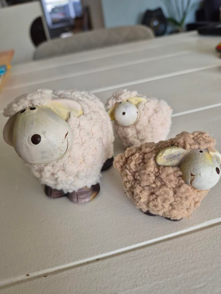Leuke beeldjes schaap met 2 lammetjes met vacht, Ophalen of Verzenden, Gebruikt, Dier