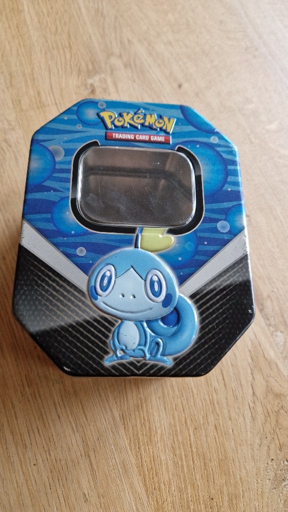 pokémon SOBBLE verzamel doosje tin tgv Slava Oekraïne Found., Ophalen of Verzenden, Zo goed als nieuw, Overige typen
