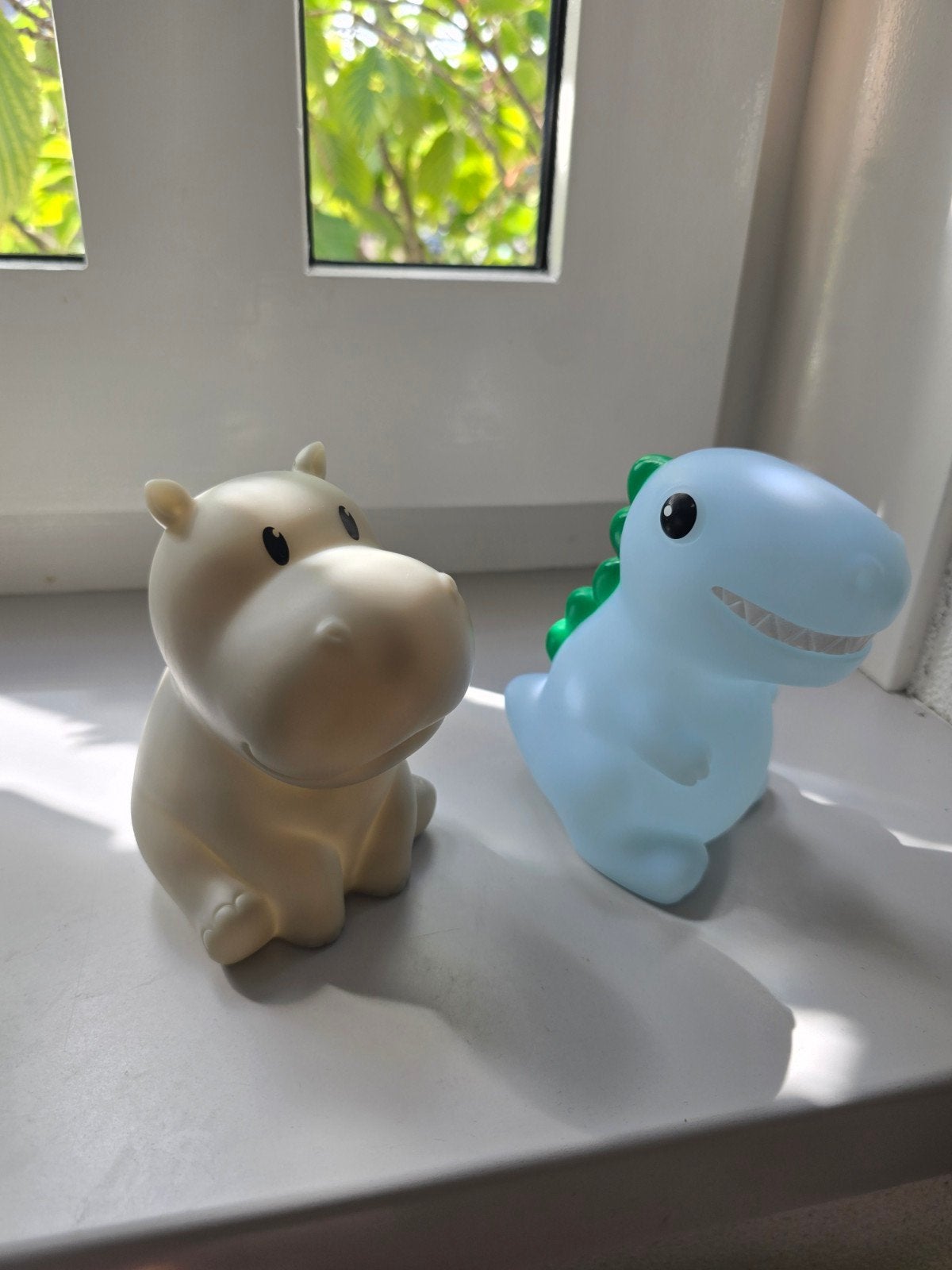 Nachtlampjes: Nijlpaard en Dinosaurus, Gebruikt, Overige merken, Ophalen, Beige