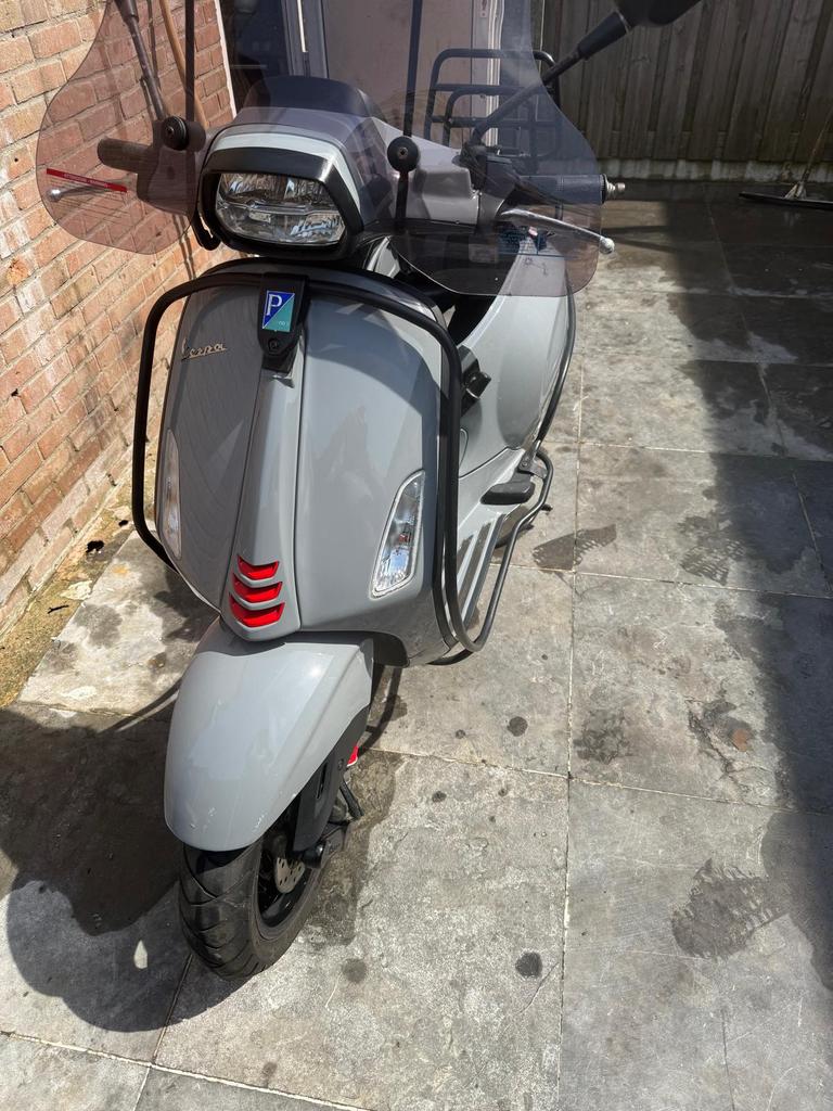 Te koop vespa sprint bouwjaar 2022 rijdt goed blok werkt, Ophalen of Verzenden, Zo goed als nieuw, Benzine