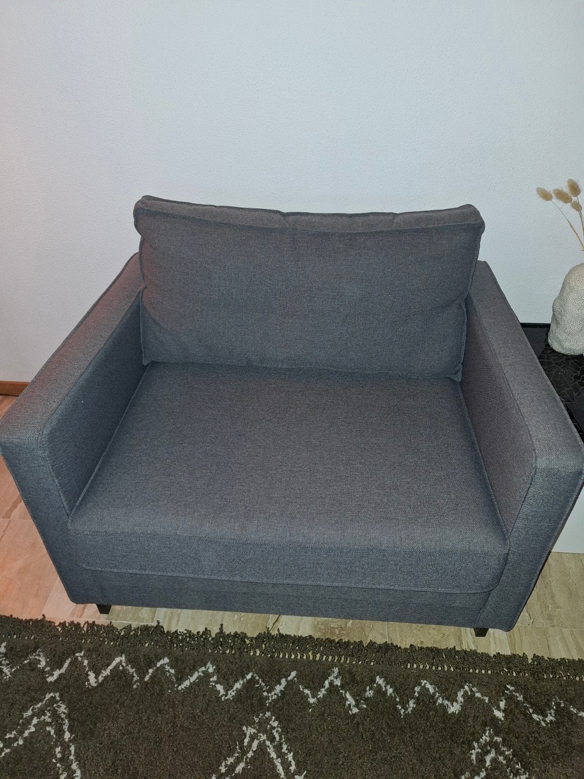 Comfortabele grijze loveseat, Huis en Inrichting, Fauteuils, Ophalen, 75 tot 100 cm, Zo goed als nieuw, 75 tot 100 cm