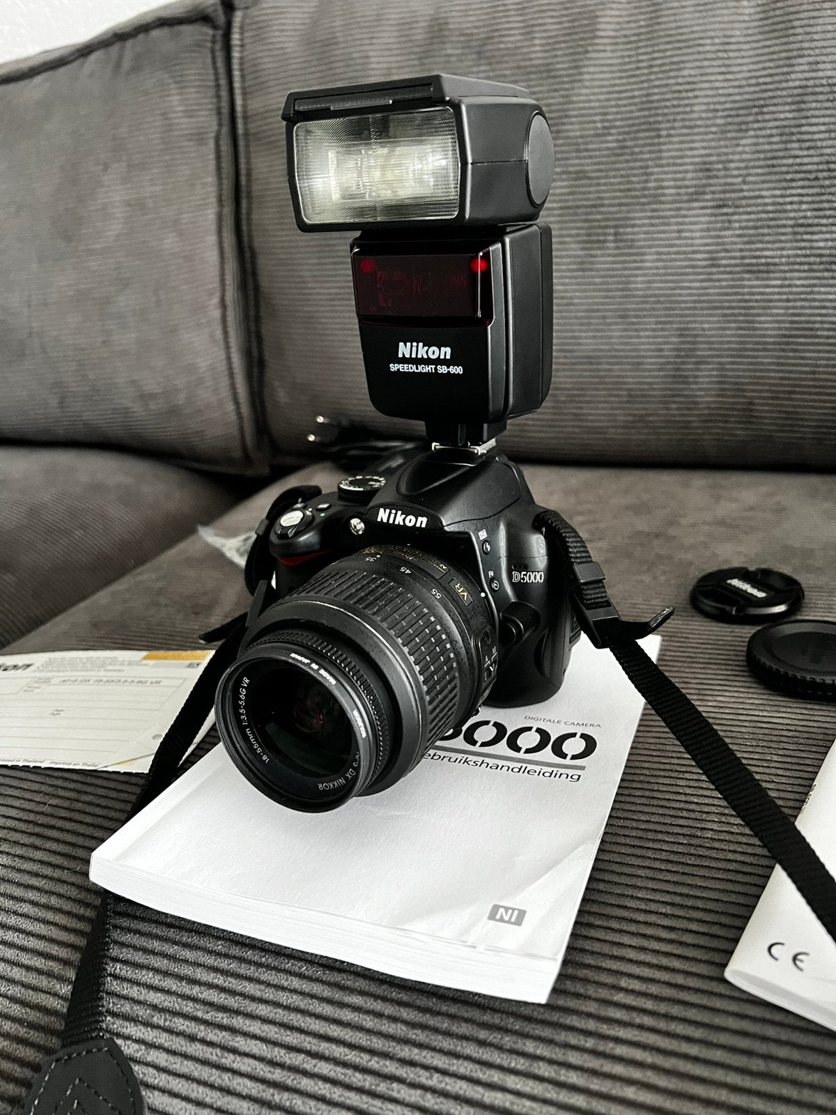 Nikon D5000 met Autofocus flitser SB-600 en accessoires, Ophalen of Verzenden, Zo goed als nieuw, Nikon