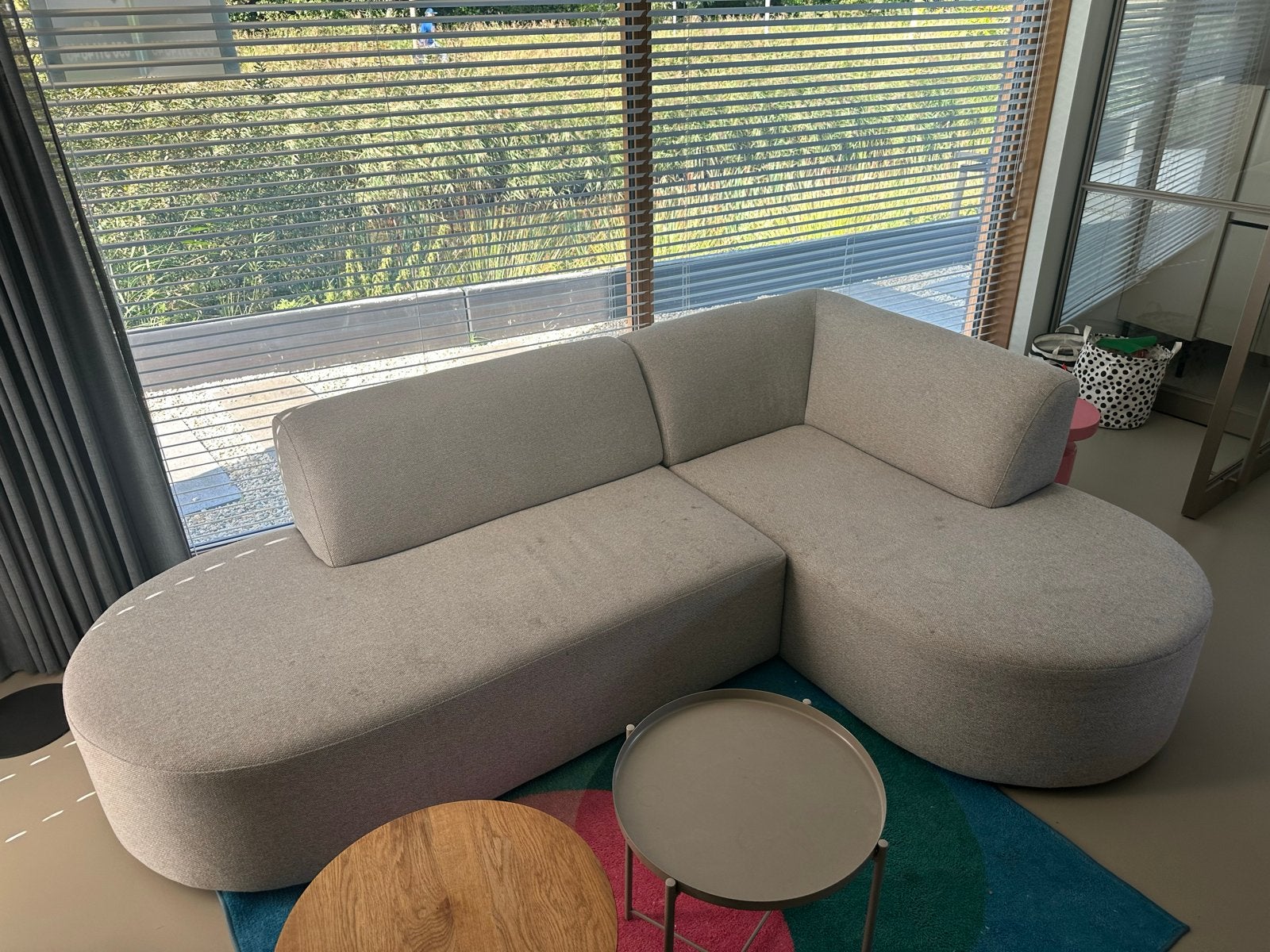Moderne Hoekbank - Lichtgrijs, Comfortabel en Stijlvol, Huis en Inrichting, Ophalen, 250 tot 300 cm, Gebruikt, Hoekbank