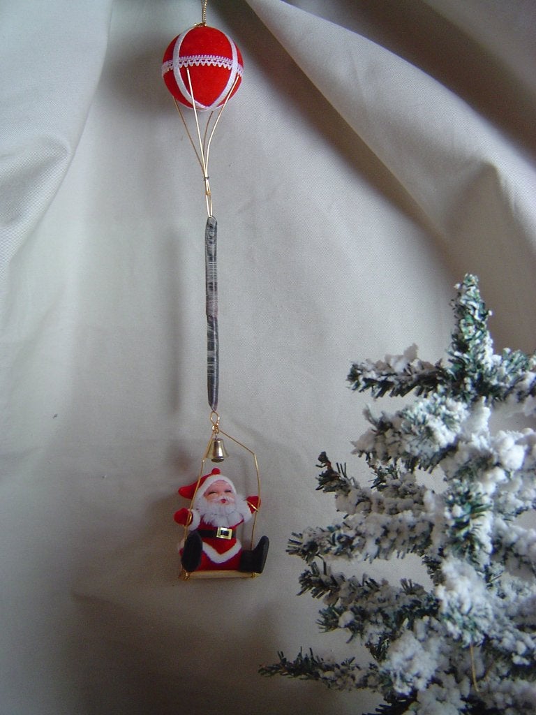 Kleine kerstman met luchtballon aan trekveer, Ophalen of Verzenden, Zo goed als nieuw