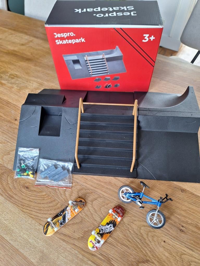 finger skateboardpark + 2 skateboards en BMX fietsje, Ophalen of Verzenden, Gebruikt