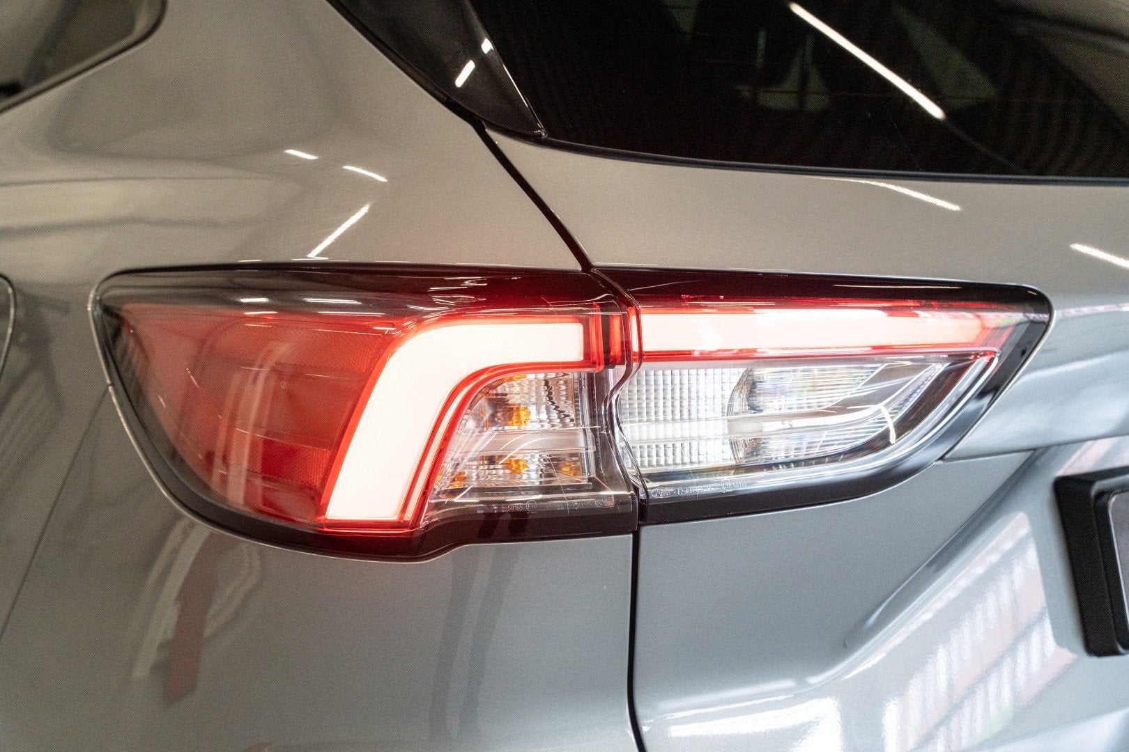 Foto 14 van Ford KUGA 2.5 PHEV ST-Line | Nieuwstaat! | Alcantara | Head