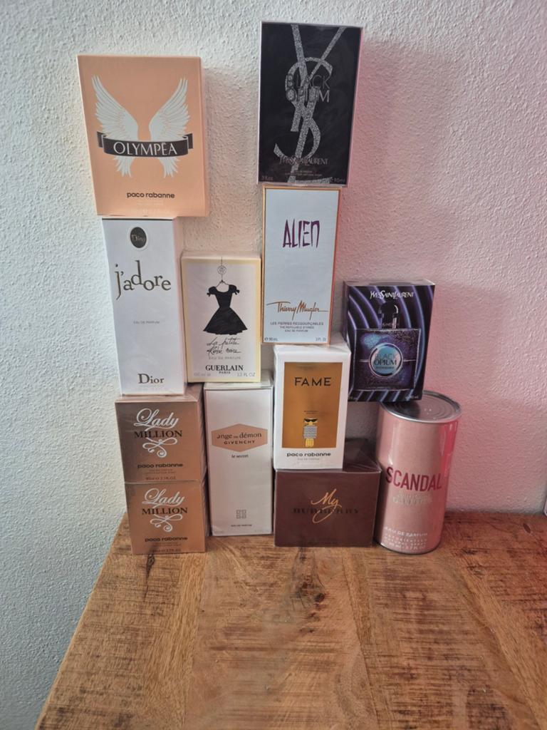 Partij parfum, Ophalen of Verzenden, Zo goed als nieuw, Parfumfles