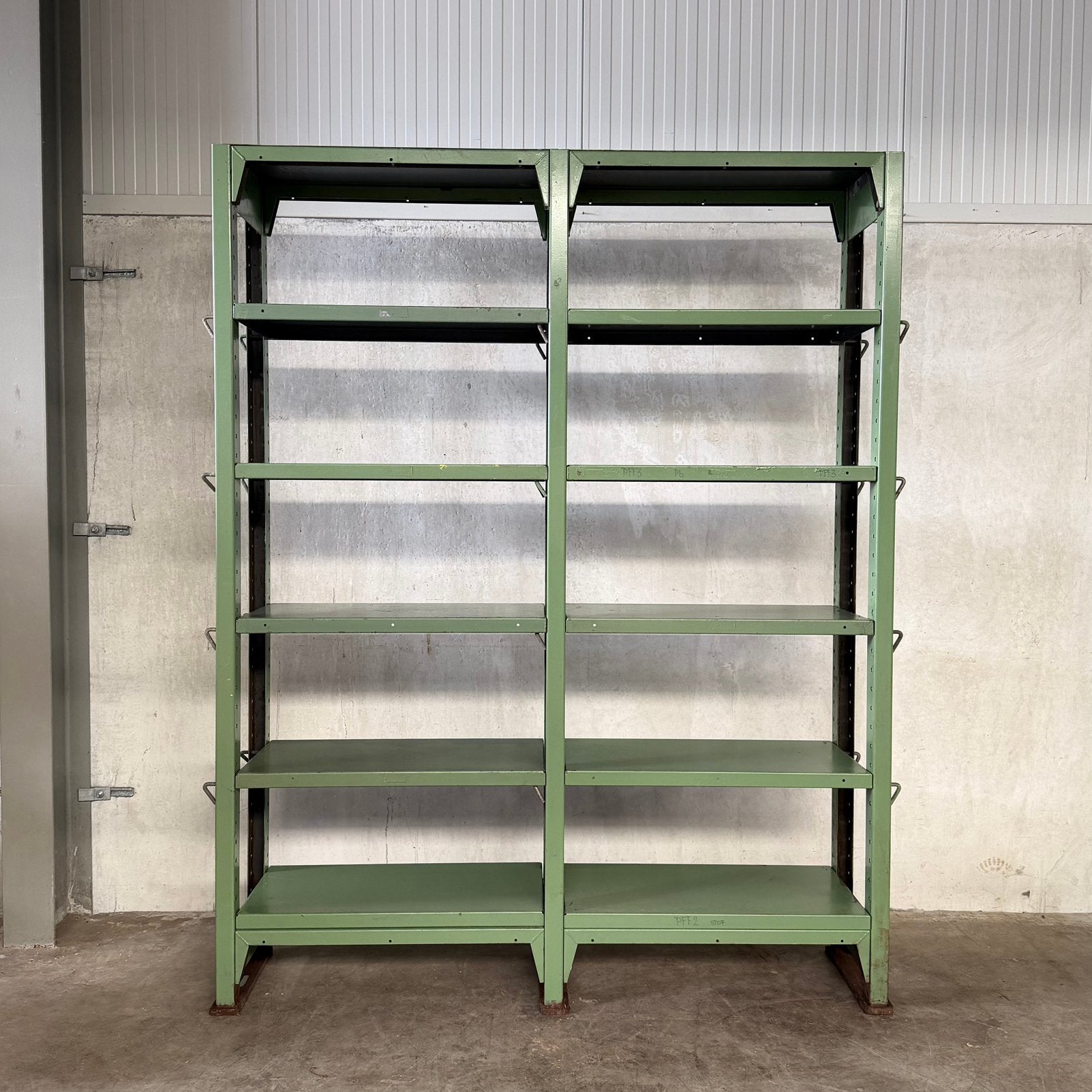 Oude stellingkast, vintage kast, industriële stelling, groen, Antiek en Kunst, Curiosa en Brocante, Ophalen