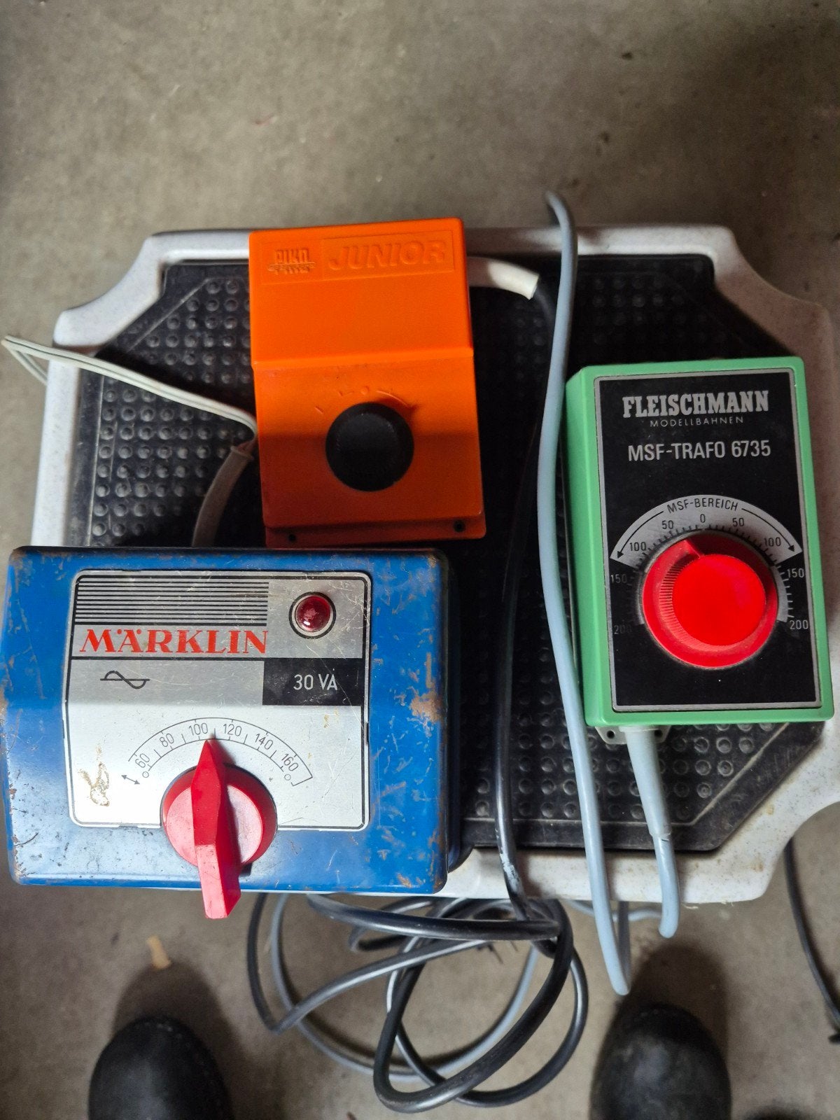 3  trafo.s voor treinen of race baan, Overige merken, Transformator of Voeding, Gebruikt, Gelijkstroom