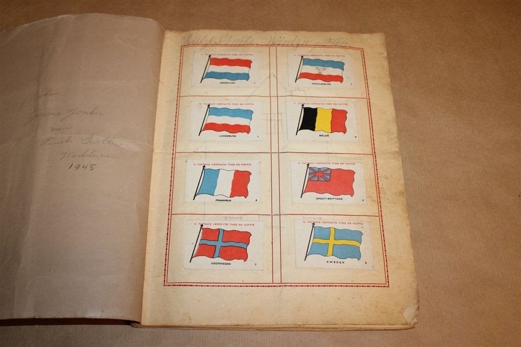 Zeldzaam Vlaggen-Album K. Tiktak ca. 1920 — 238/240, Boeken, Ophalen of Verzenden, Gelezen
