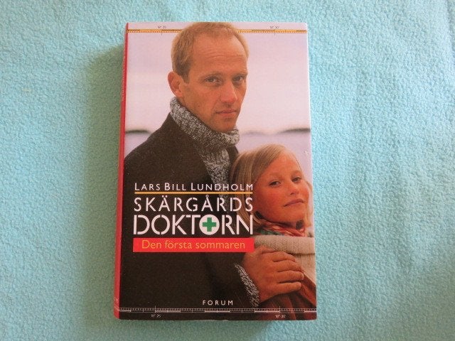 Zweeds: Skärgårdsdoktorn: Den första sommaren - LB Lundholm, Boeken, Romans, Zo goed als nieuw, Europa overig, Ophalen of Verzenden