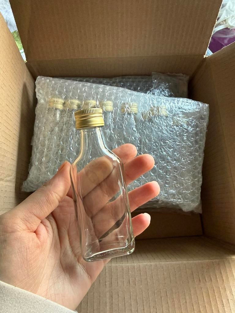 Glazen flesjes 40 ML met gouden dop nieuw, Ophalen of Verzenden, Zo goed als nieuw, Overige typen