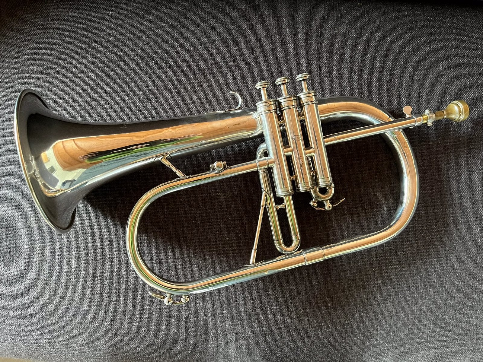 bugel Courtois AC 157, Muziek en Instrumenten, Ophalen of Verzenden, Zo goed als nieuw, Overige typen, Met koffer