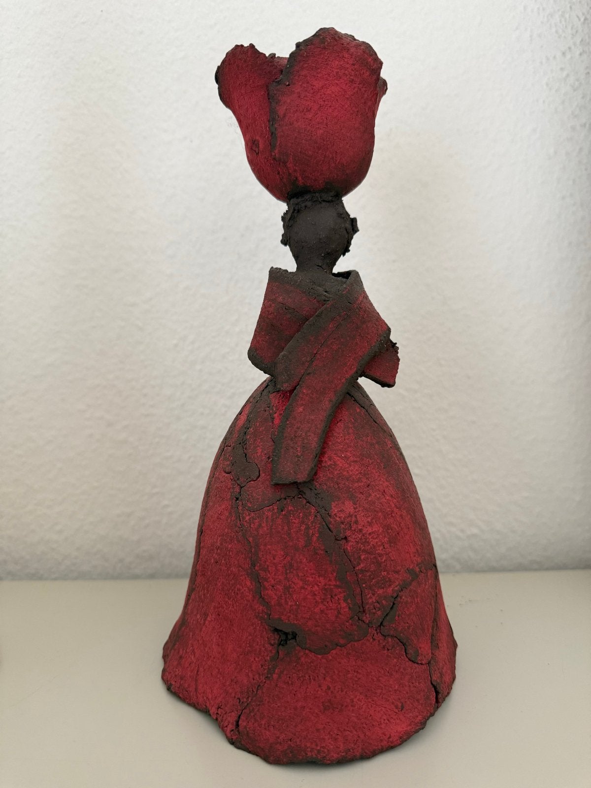 Unieke handgemaakte sculptuur: Vrouw met roos, Ophalen, Rood, Handgemaakt, 20 - 50 cm