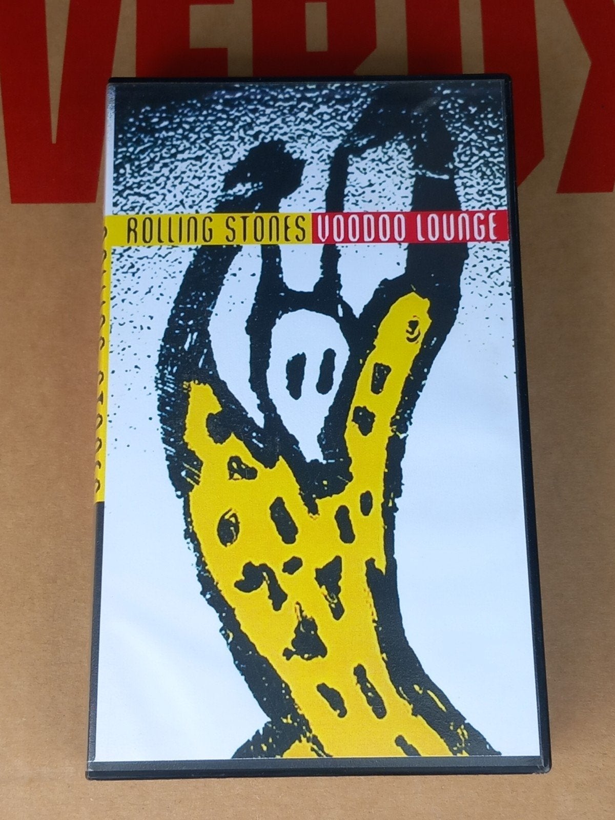 The Rolling Stones - Voodoo Lounge vhs, Ophalen of Verzenden, Zo goed als nieuw, Poprock