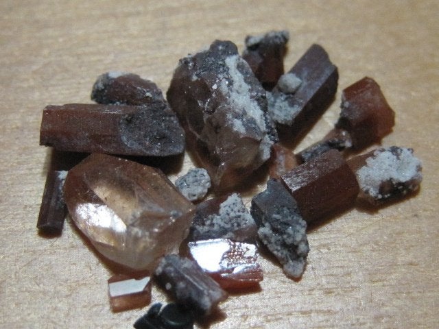 min. ruwe edelstenen TOPAAS (4), Verzenden, Mineraal