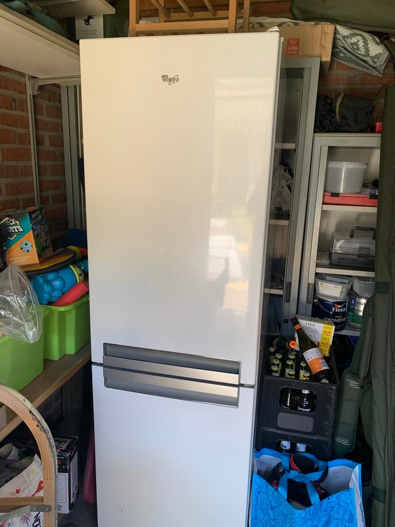 Gratis Whirlpool Koel-vriescombinatie - Wit, Ophalen, Gebruikt, 200 liter of meer, Met aparte vriezer