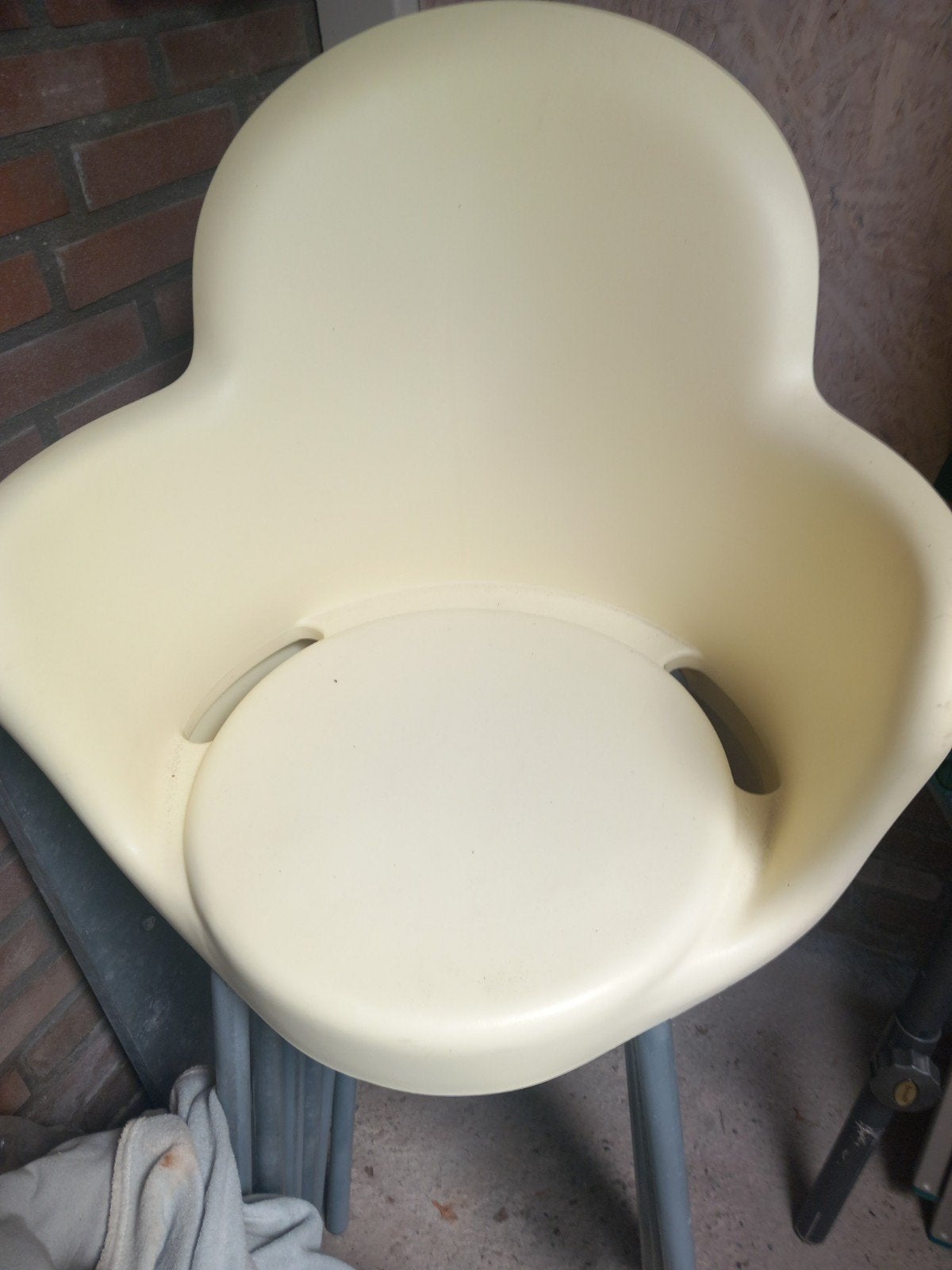 Zes stapelbare kuipstoelen - Crème/Geel, Huis en Inrichting, Stoelen, Ophalen, Gebruikt, Overige kleuren, Modern, Praktisch
