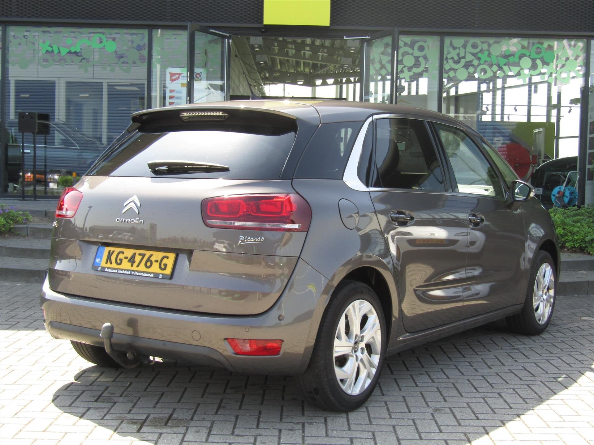 CITROEN C4 Picasso PureTech 130pk Intensive / Trekhaak / Nav, Auto's, Voorwielaandrijving, Stof, Gebruikt, 1199 cc