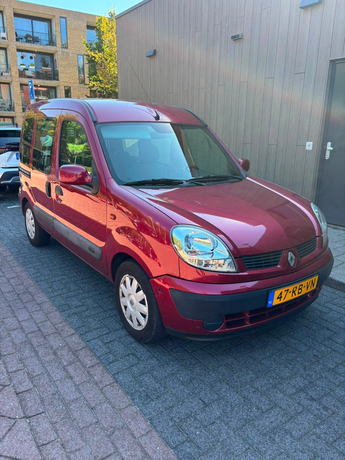 Renault Kangoo 1.6 16V 70KW 2005 Rood, Auto's, Stof, 49 €/maand, Origineel Nederlands, Handgeschakeld