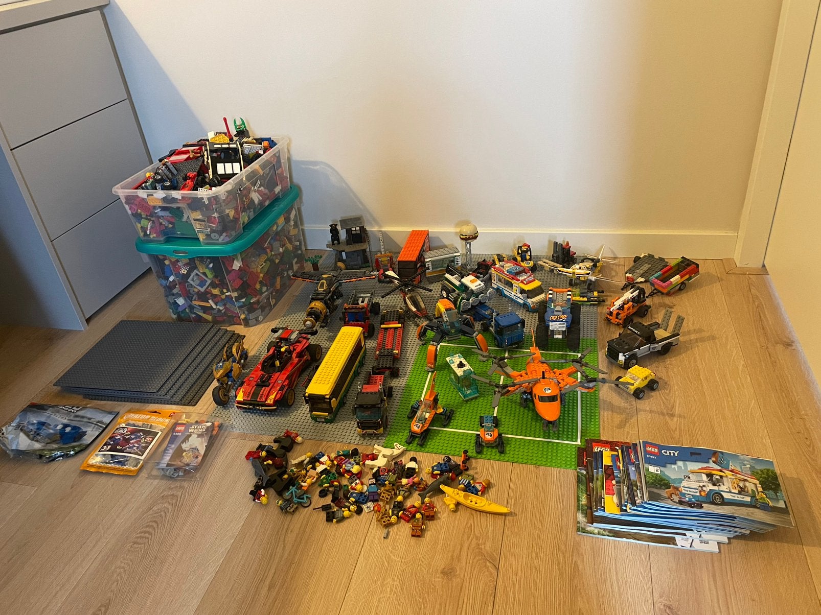 Heel veel lego blokjes, bouwplaten, auto’s en helikopters, Ophalen, Lego, Accessoire, Meerdere sets