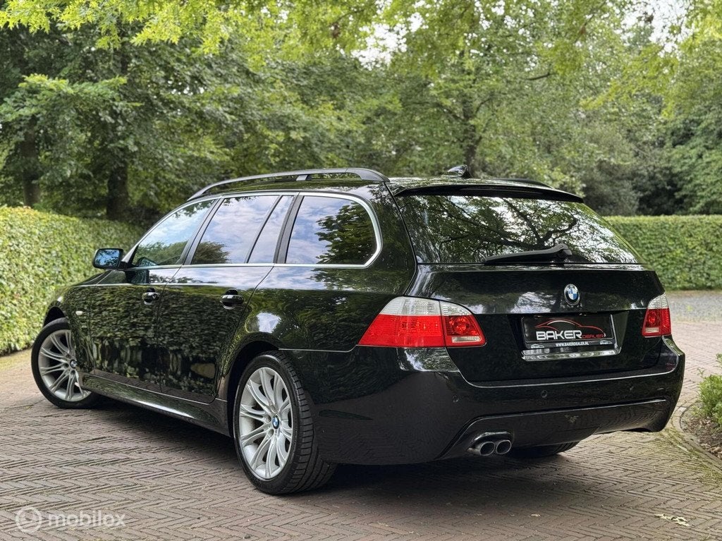 BMW 5-serie Touring 525i Executive - Leder - Panoramadak -, Automaat, Achterwielaandrijving, Gebruikt, 2000 kg