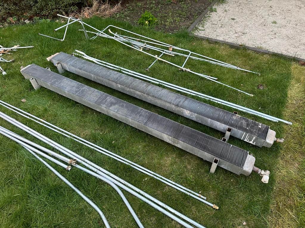 2 gebruikte radiatoren, Doe-het-zelf en Verbouw, Verwarming en Radiatoren, Ophalen, Gebruikt, Minder dan 30 cm, Radiator